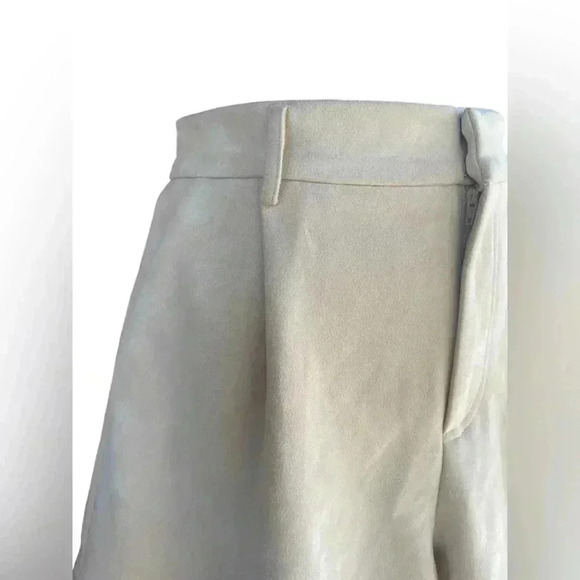 Glam women’s Shorts High Waist Fold Pleated Shorts color cream size M preloved - Picture 4 of 9